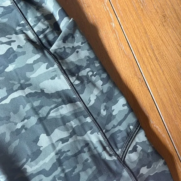 Lululemon Wunder Under Camo Leggings size 10 - Picture 3 of 5